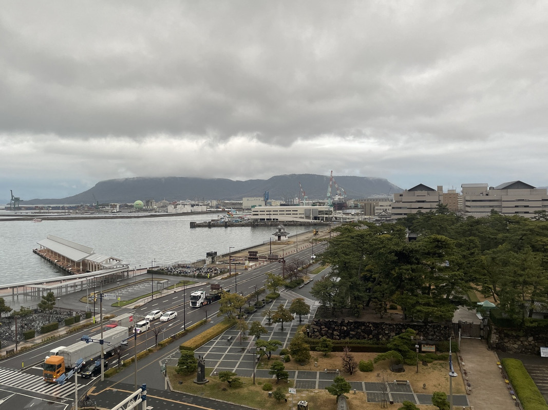 高松港と玉藻公園