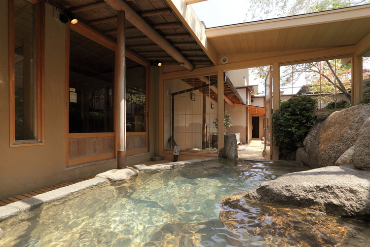 日本庭園が自慢の宿で名物の穴子を使ったコースを♡3934102