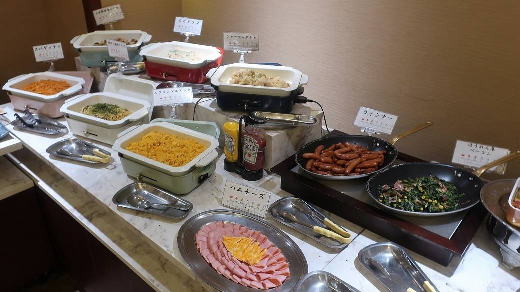 心躍るビュッフェ
大満足の朝食 / 4