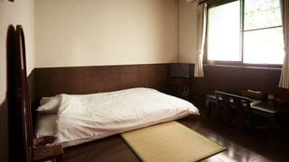 トラディショナル ダブルルーム セミダブルベッド 1 台 (For 1 people,Check in time 4pm-10pm)