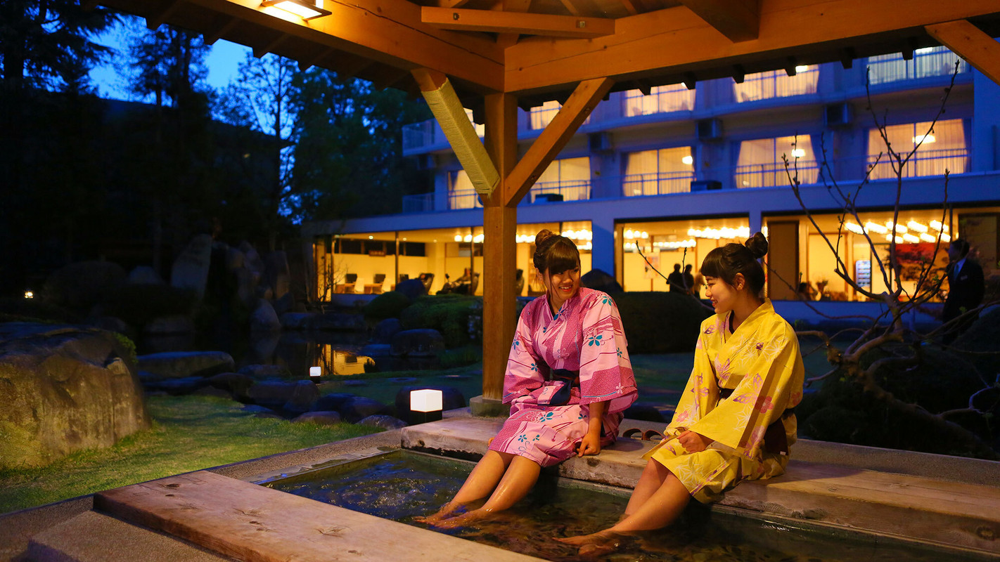 庭園の足湯