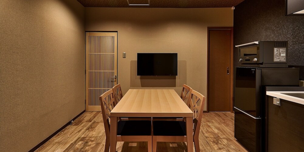 客室内のダイニングエリア