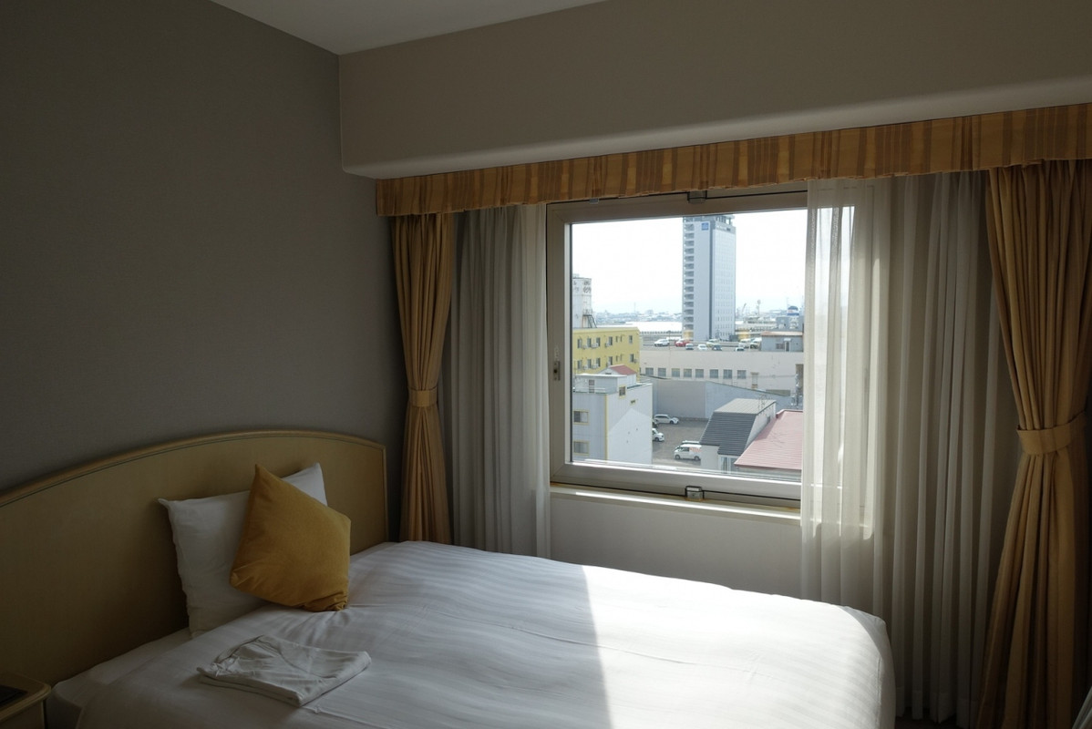 5階の部屋から朝市方向