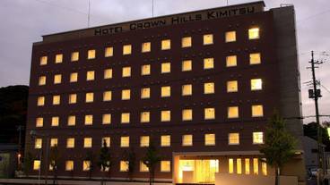 施設の正面 (日没後) / 2