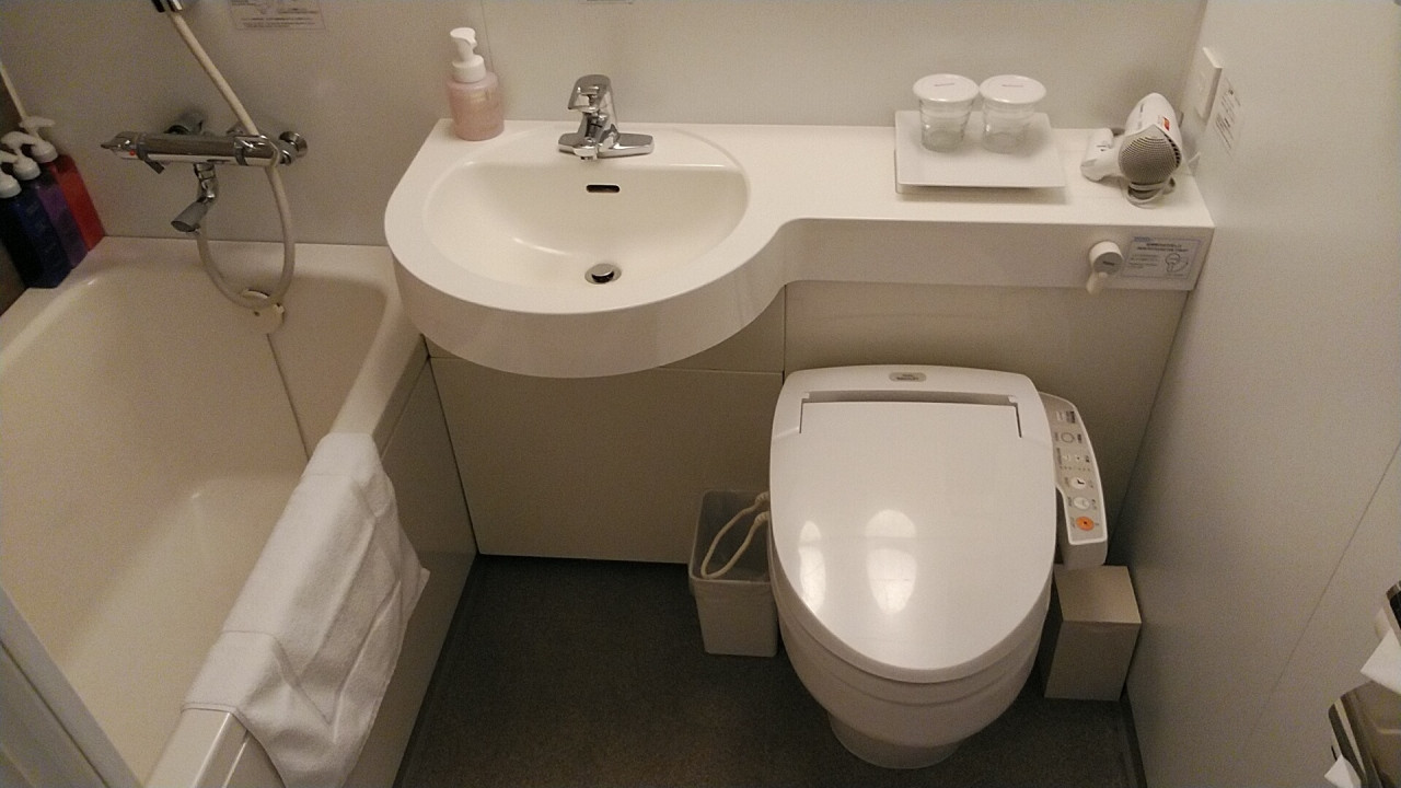 アメニティがおいてないのでスッキリです。