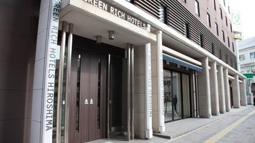 施設の入り口 / 13