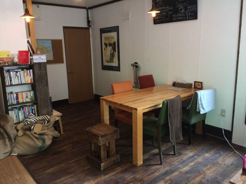 客室内のダイニングエリア