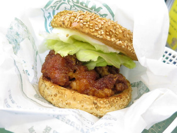 「ラッキーピエロ 函館駅前店」料理 1041727 チャイニーズチキンバーガー (2014/09)