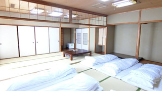 ファミリールームB (5-10名様用)