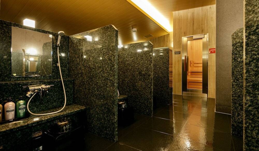 大きな浴槽で
疲れを癒そう！ / 2