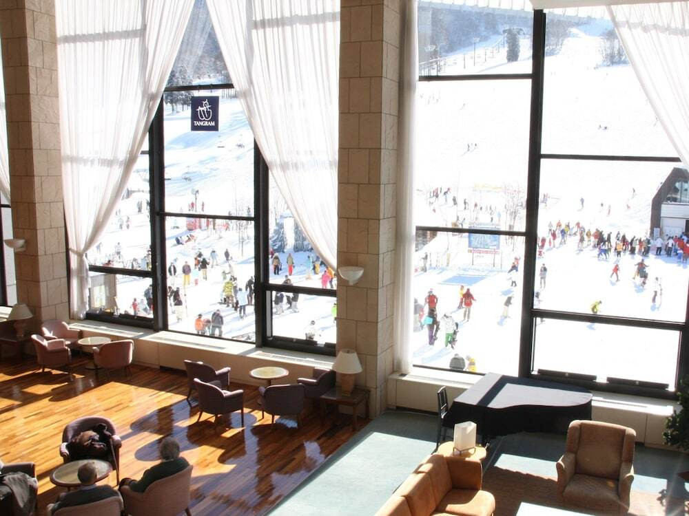 ロビーラウンジ