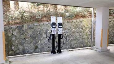 電気車両充電スタンド / 13