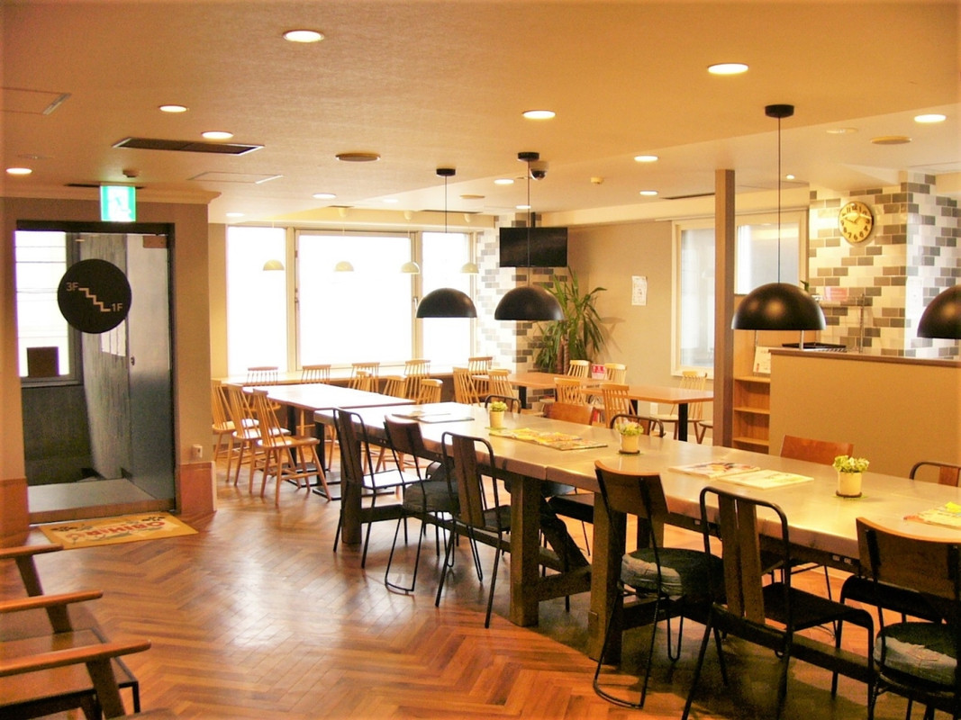 ２階　朝食時間外はフリースぺーしとして開放