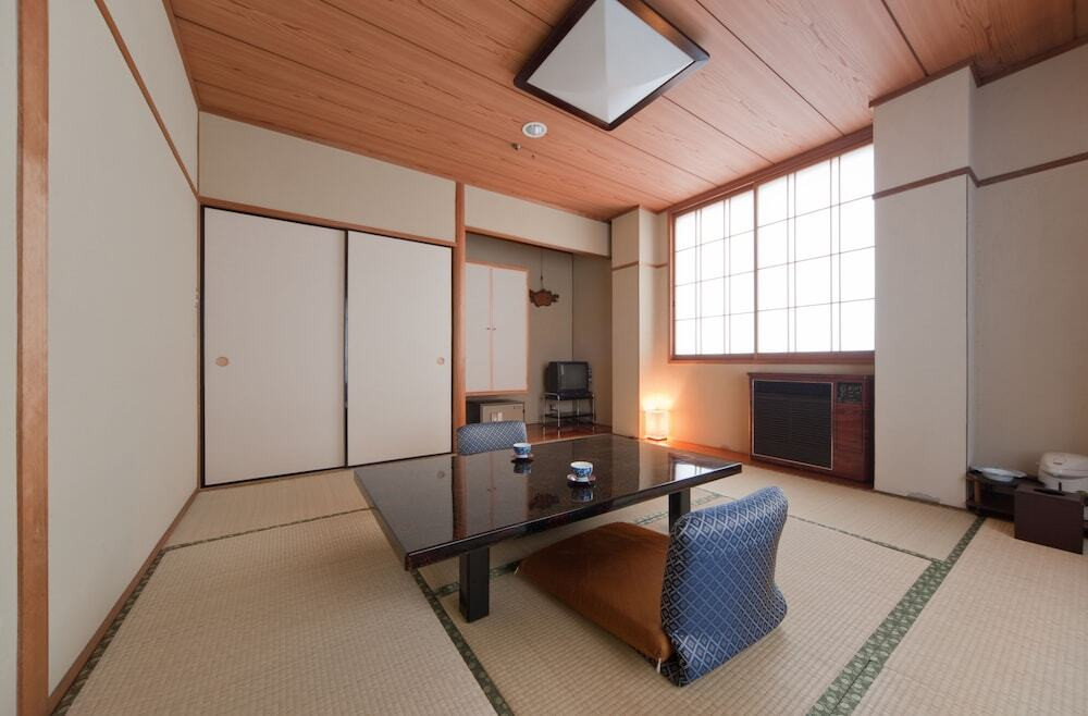 客室内のダイニングエリア