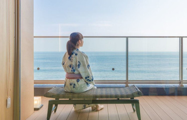 5 Hotels &amp; Ryokan in Japan with Onsen and an Ocean View - Treat Yourself Even when Solo
