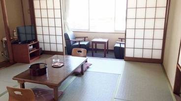 客室内のダイニングエリア / 8