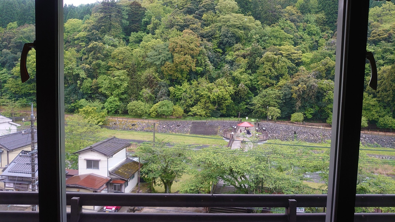 部屋から川が見える