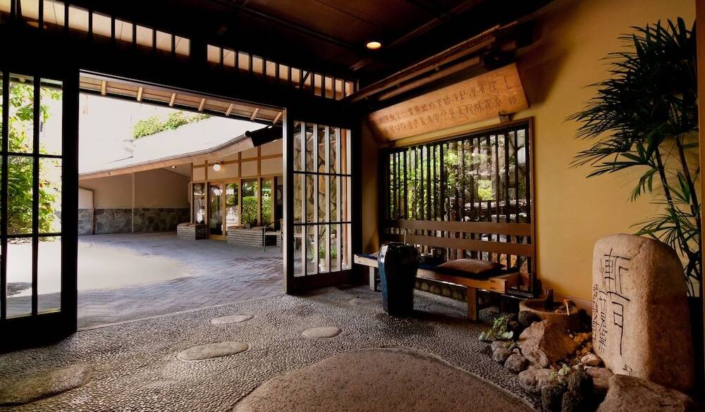 エントランス① / 2