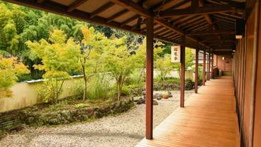 着物で彩られた全館畳敷きの宿 楽山やすだ（キモノデイロドラレタゼンカンタタミジキノヤド ラクヤマヤスダ） / 2
