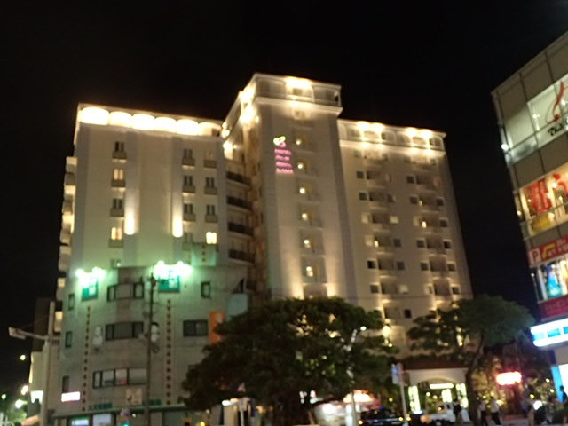 国際通りから見た外観