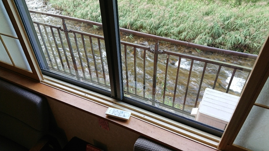 「鉛温泉　藤三旅館」 その他 160277626 窓の下はすぐ川