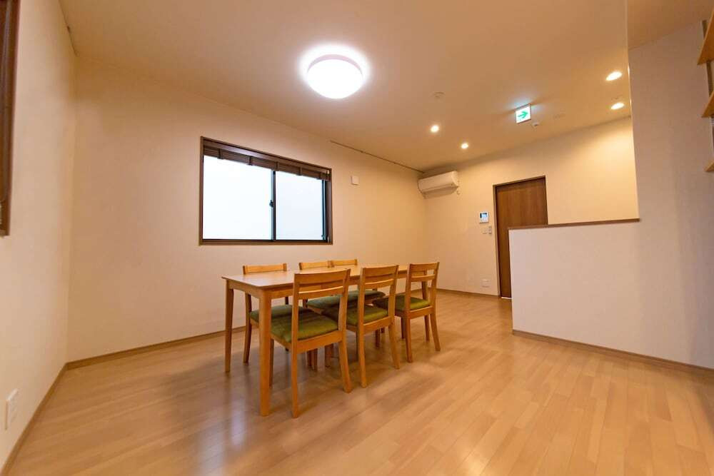 客室内のダイニングエリア