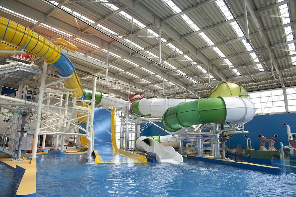 温泉もプールも楽しめる！スパワールド一体型ホテル4052253