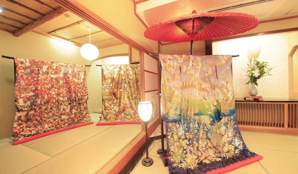 ロビーに飾られている着物 / 4