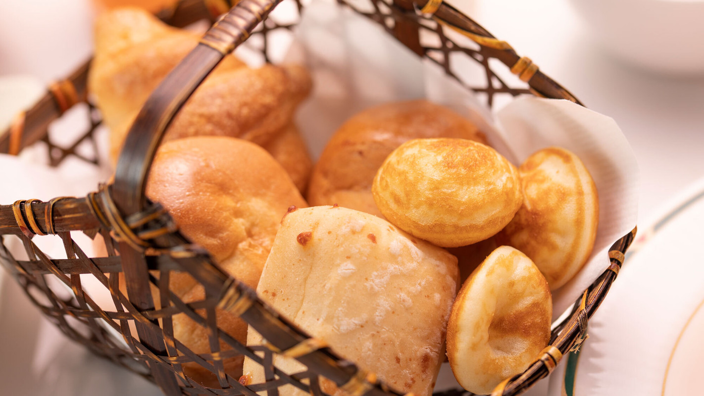 朝食ビュッフェのパン