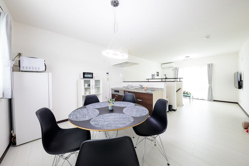 客室内のダイニングエリア