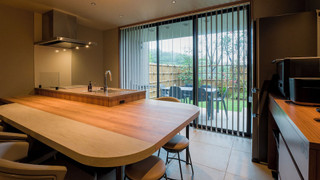 [D] 2クイーンベッド + 小上り (ドッグフレンドリー) / 6名 禁煙