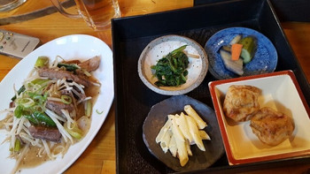 「おふくろ屋台 1丁目1番地」料理 1155209 マグロと野菜の塩炒め定食(500円) これにご飯とスープもつきます