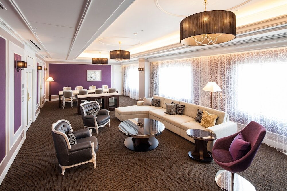 目の前で作ってくれるオムレツに子どもも興味深々！4771063