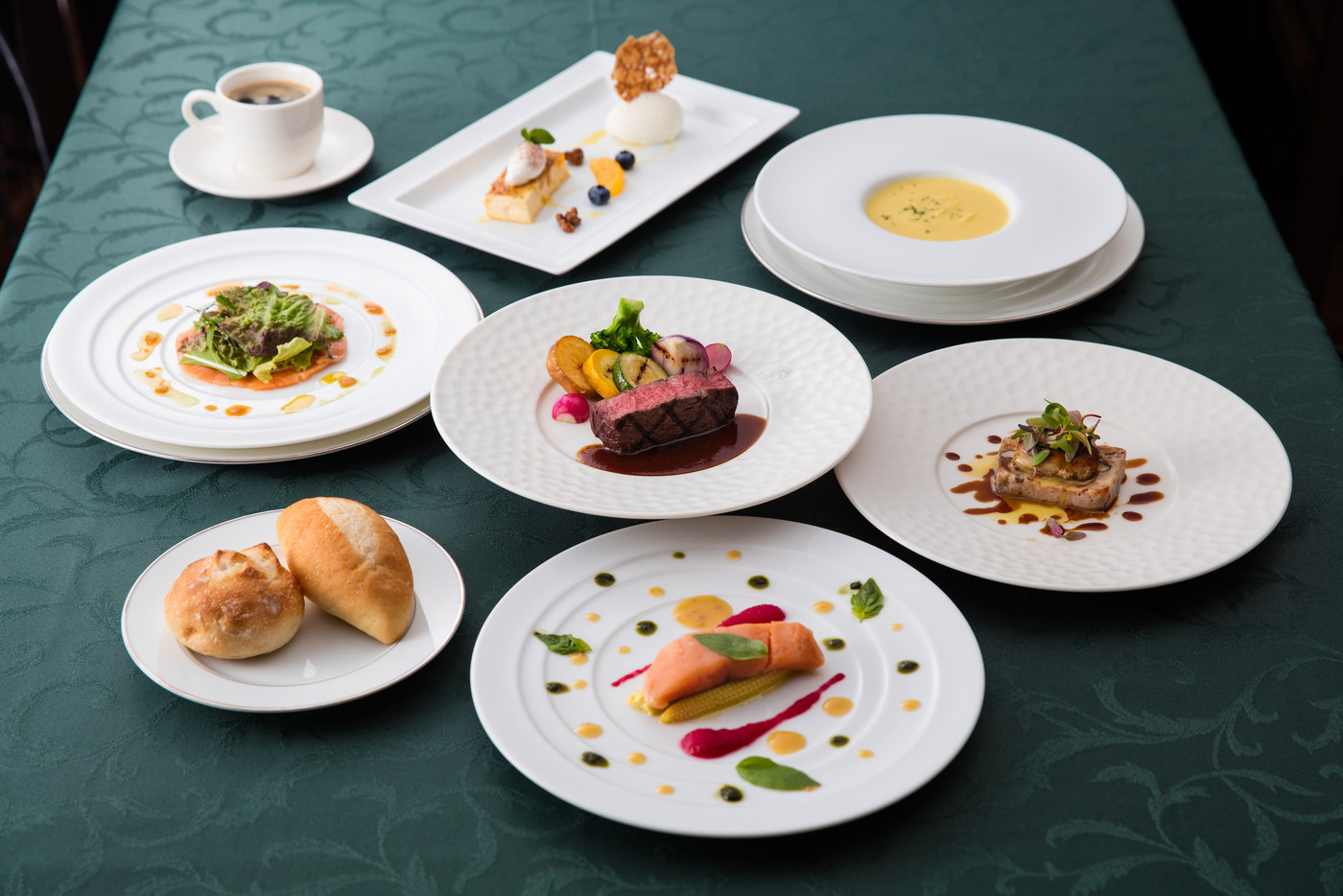 大人のためのアートなホテルで、非日常のリゾート時間3462880