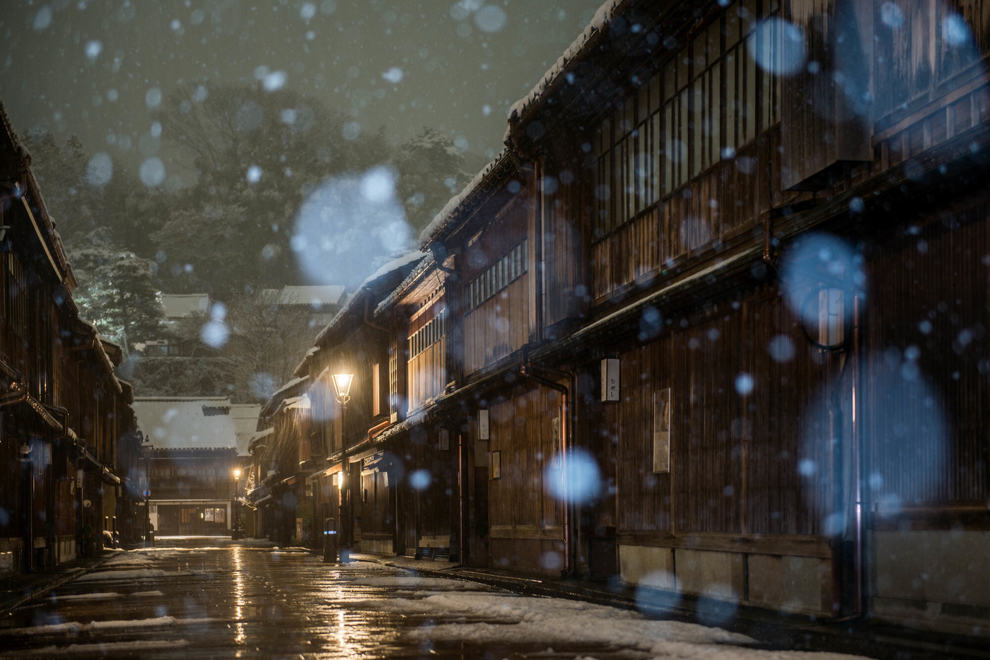 ひがし茶屋街の雪景色