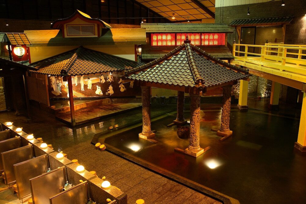 夏季はプールも！約1000坪の「元禄風呂」など温泉三昧できる旅館4281008