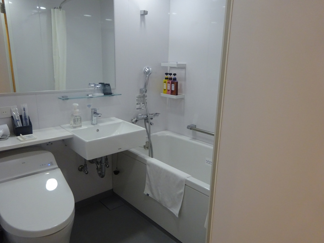 新しくて清潔で、バスタブも広め