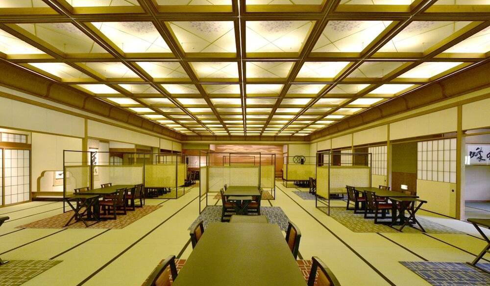 夕食は旬菜たっぷりの
華やかな和懐石 / 3