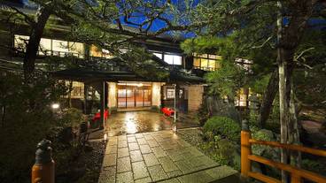 夜の外観 / 1