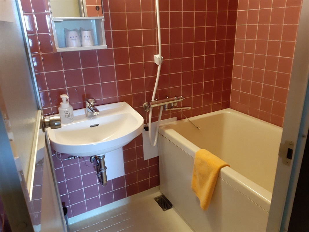 浴室も多少古びていますが、掃除はできています。