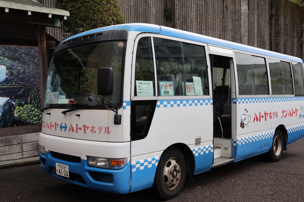 送迎用のマイクロバスです