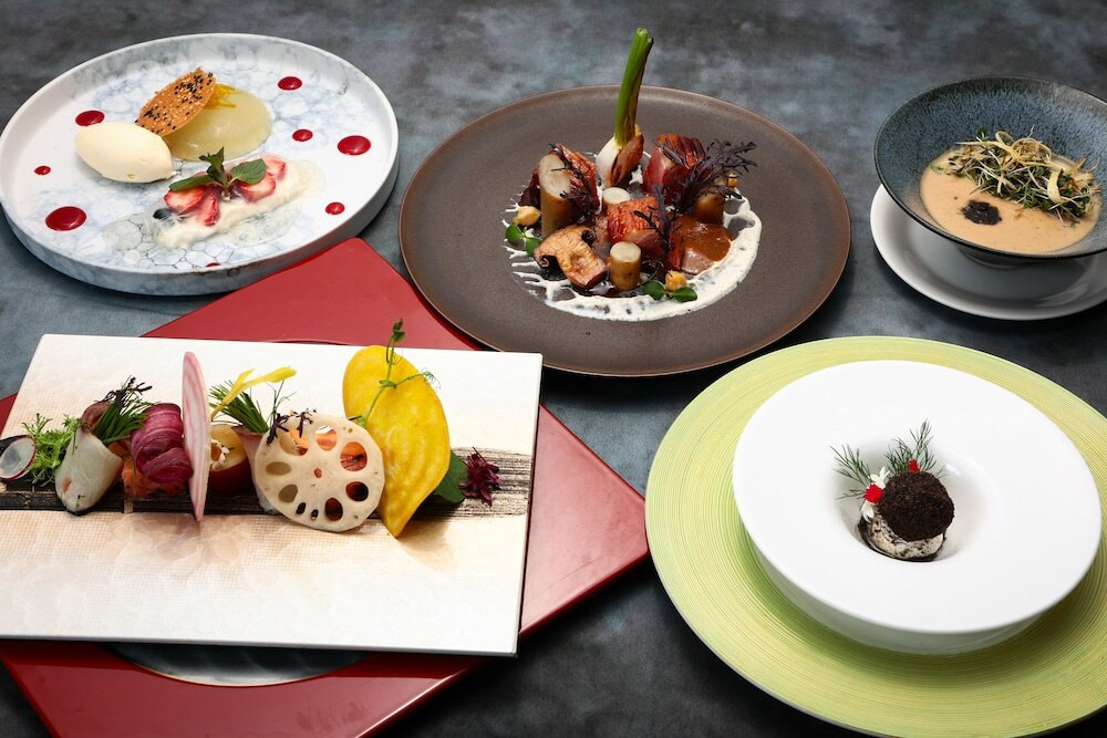 アンティークな空間やインフィニティ露天風呂などで贅沢な休日を4002333