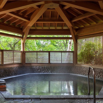 温泉露天風呂で心身の疲れを解放4085355