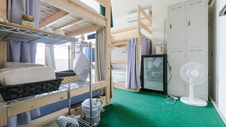 B 鍵付き個室 (1～4名)