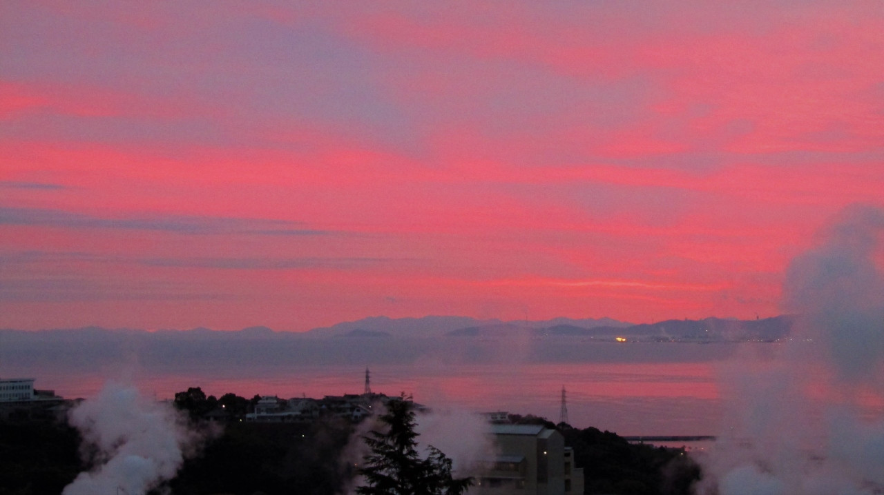客室から別府湾の日の出