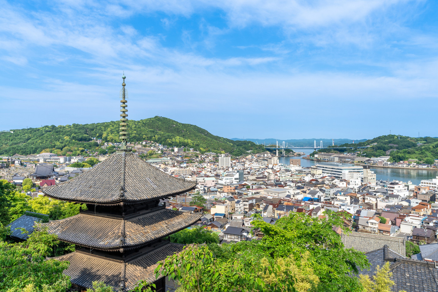 《広島県》千光寺公園から撮影（千光寺・天寧寺三重塔）尾道の風景