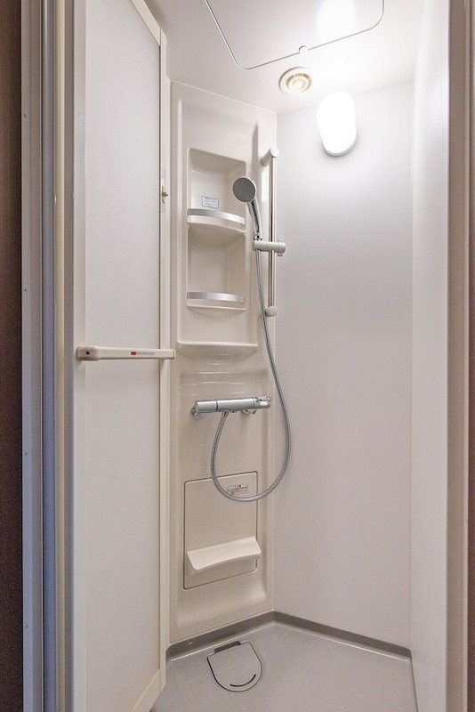 バスルームのシャワー