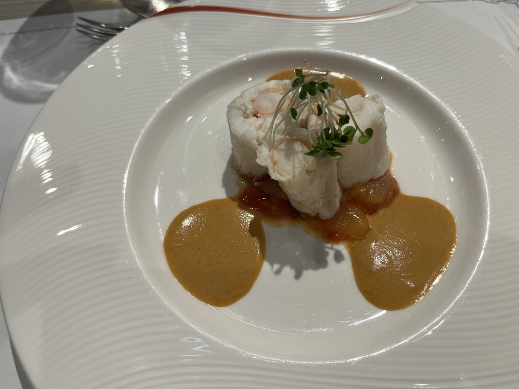 併設レストランの企画ディナーのお魚のメイン料理