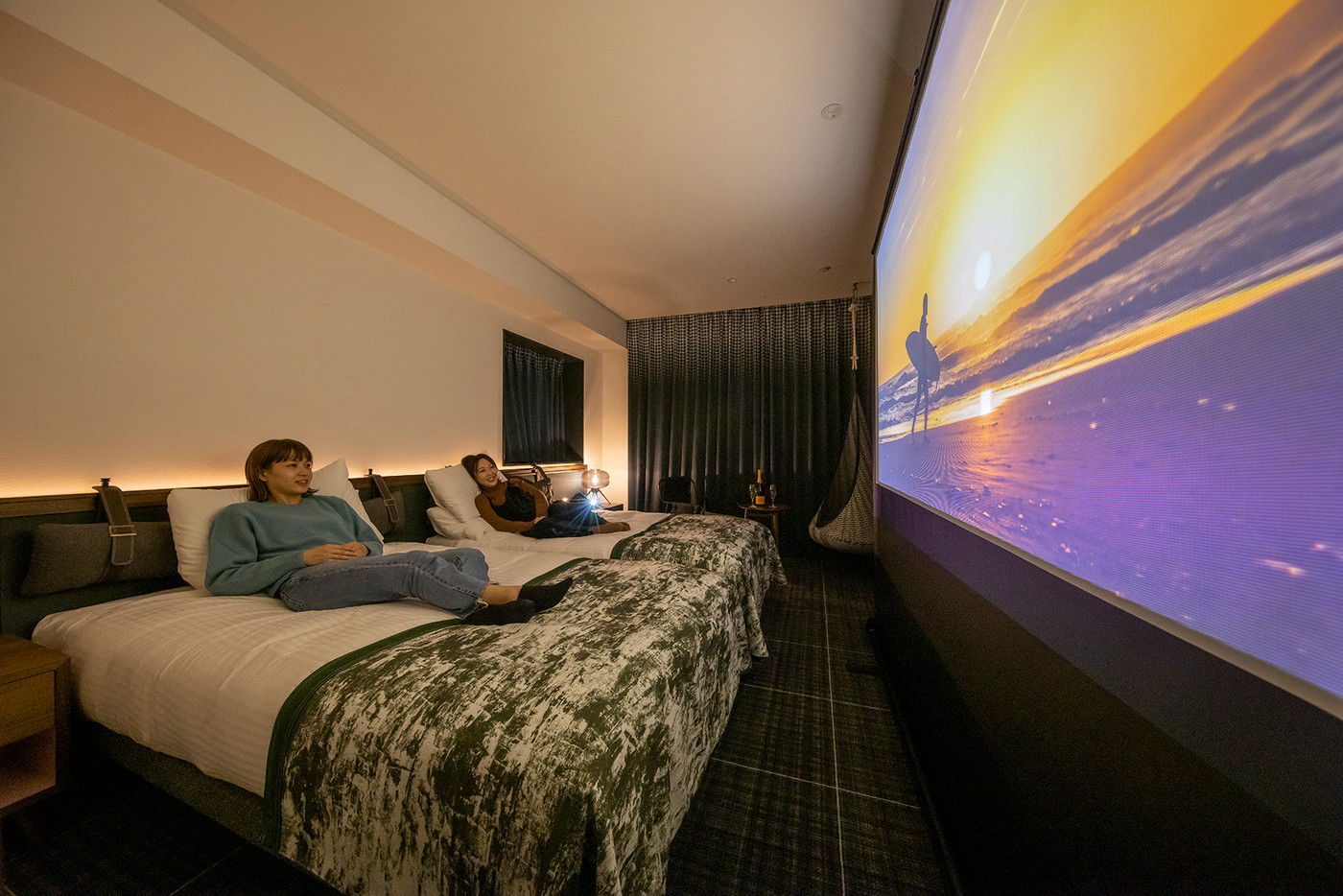 スタイリッシュ空間でおしゃれに鑑賞会♪4573331