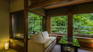 露天風呂付き客室　次の間付き和室